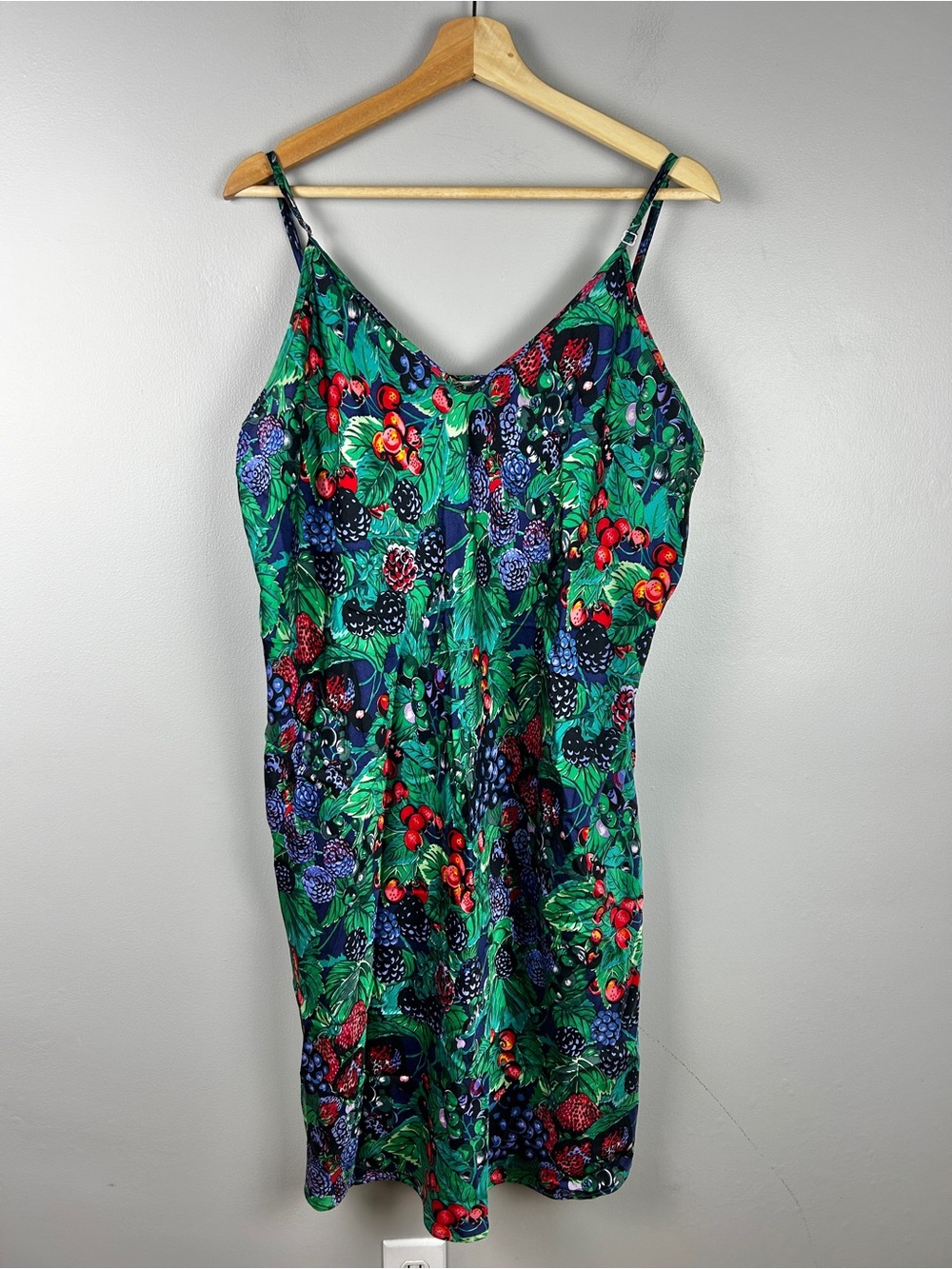 VINTAGE Suzanne Moore 100% Silk Berry Print Slip Dress Midi Large Shift Flowy